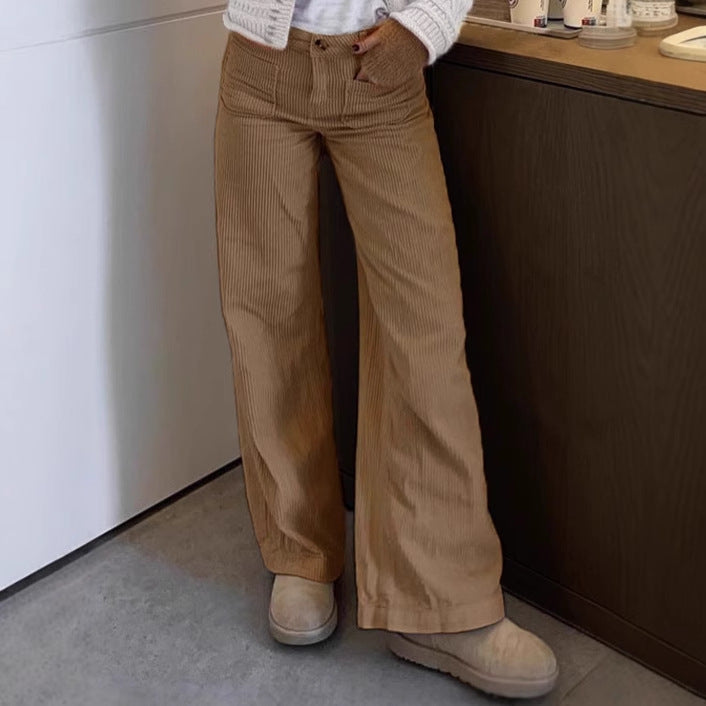 Comfortable and elegant corduroy pants for women with flared leg Chic and Style