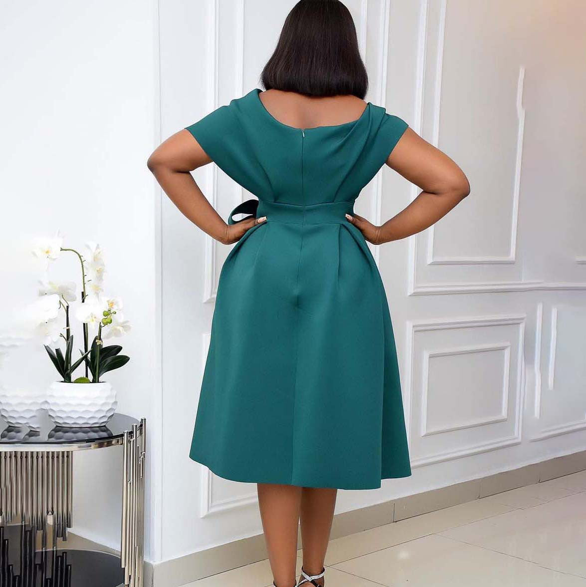 Robe portefeuille pour femmes avec coupe fluide et poches pratiques Chic und Stil