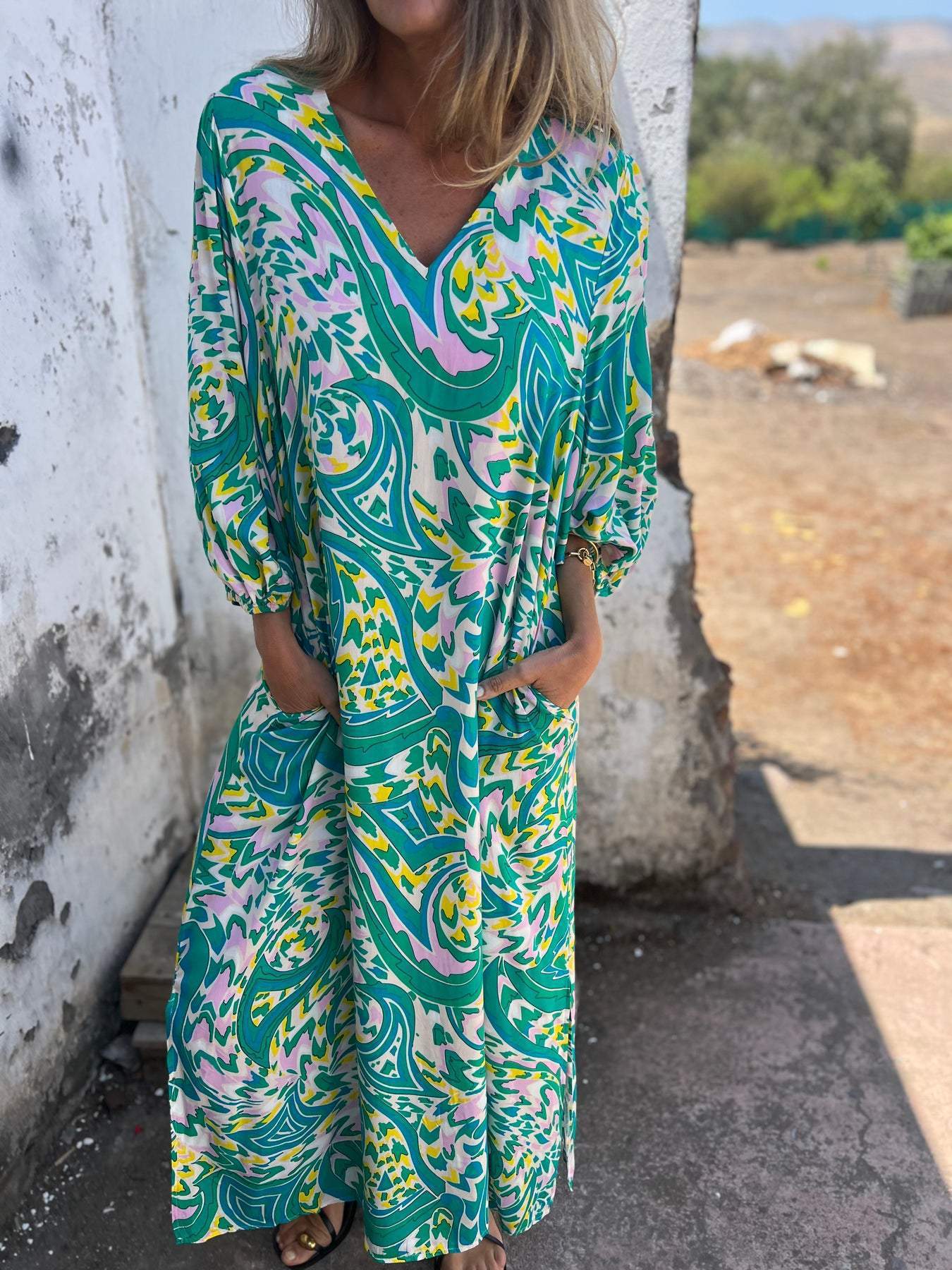 Robe maxi femme avec décolleté en V profond et manches ballon décontractées Chic und Stil