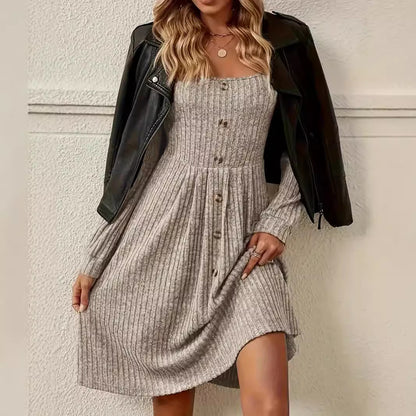 Robe en tricot pour femmes avec patte de boutons Chic und Stil