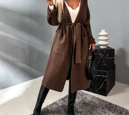 Comfortable knit pullover for women with belt and practical pockets Chic and Style