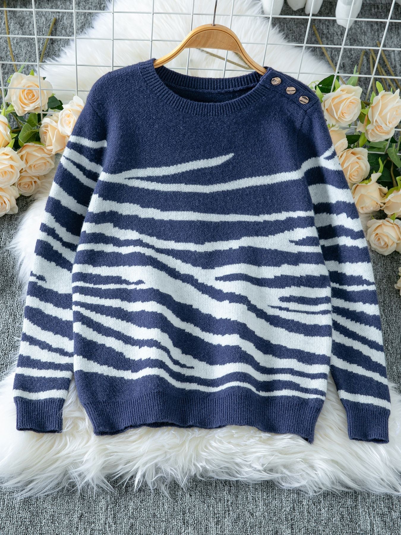 Pull en tricot confortable pour femmes avec un motif moderne de rayures zèbre et une coupe confortable Chic und Stil
