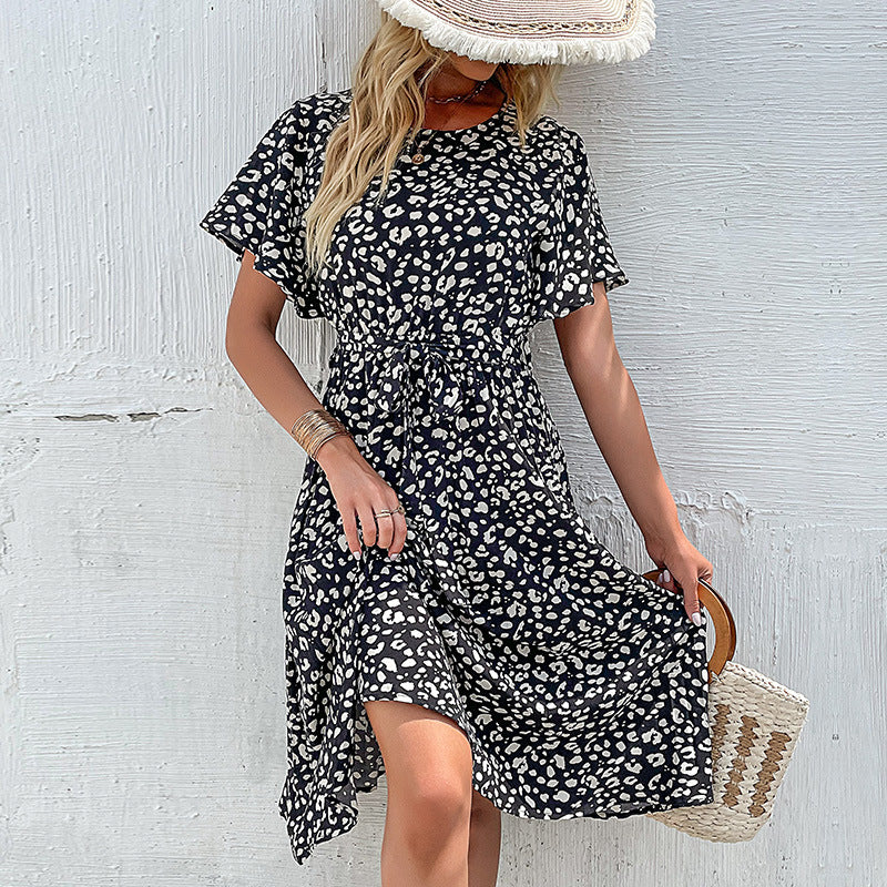 Robe A-line à manches courtes pour femme avec détail taille flatteur Chic und Stil