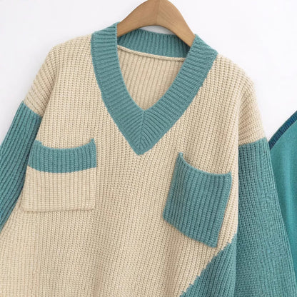 Thick knit pullover for women with V-neck and practical pockets Chic und Stil