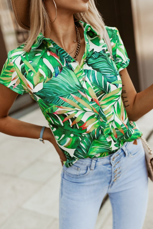 Chemisier à manches courtes imprimé tropical pour femmes avec patte de boutonnage Chic und Stil