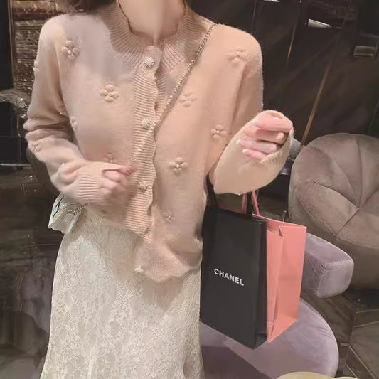 Dames Gilet ample en tricot avec applications florales et boutons en perles Chic und Stil