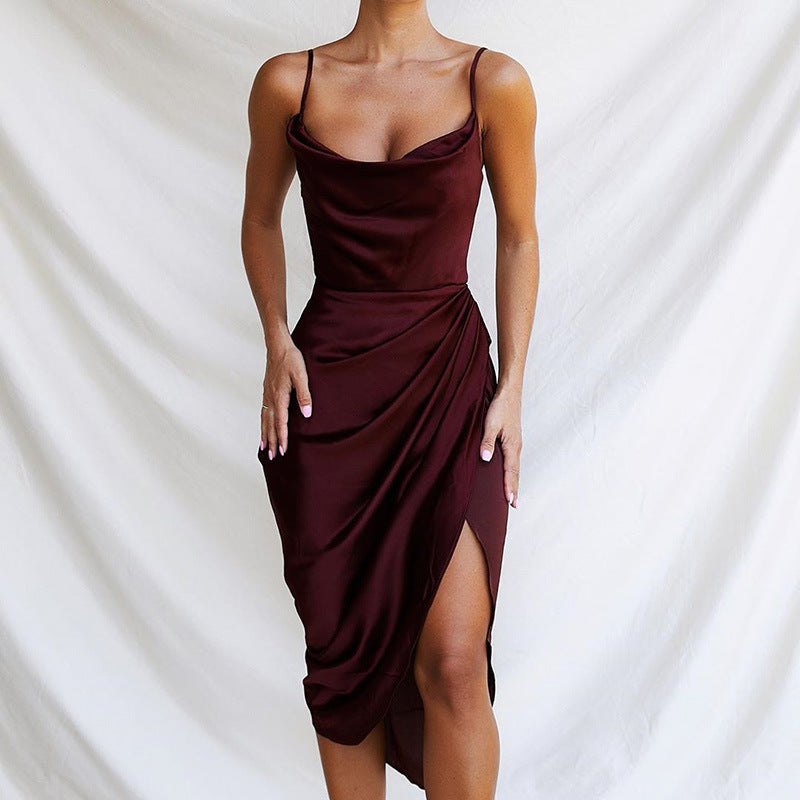 Robe de cocktail en satin élégante et près du corps pour dames avec une fente haute Chic und Stil