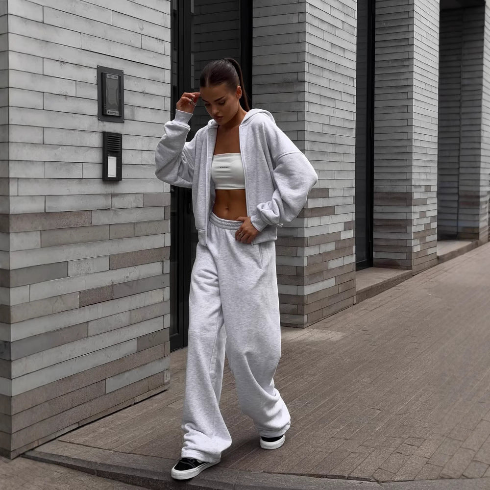 Oversized hooded jacket for women and comfortable jogger pants Chic und Stil