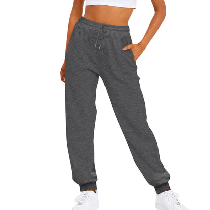 Sporty women's jogging pants with elastic waistband and practical side pockets Chic und Stil