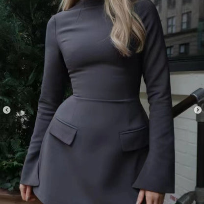 Robe mini ajustée pour femmes avec poches latérales et manches larges Chic und Stil