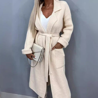 Comfortable knit pullover for women with belt and practical pockets Chic and Style