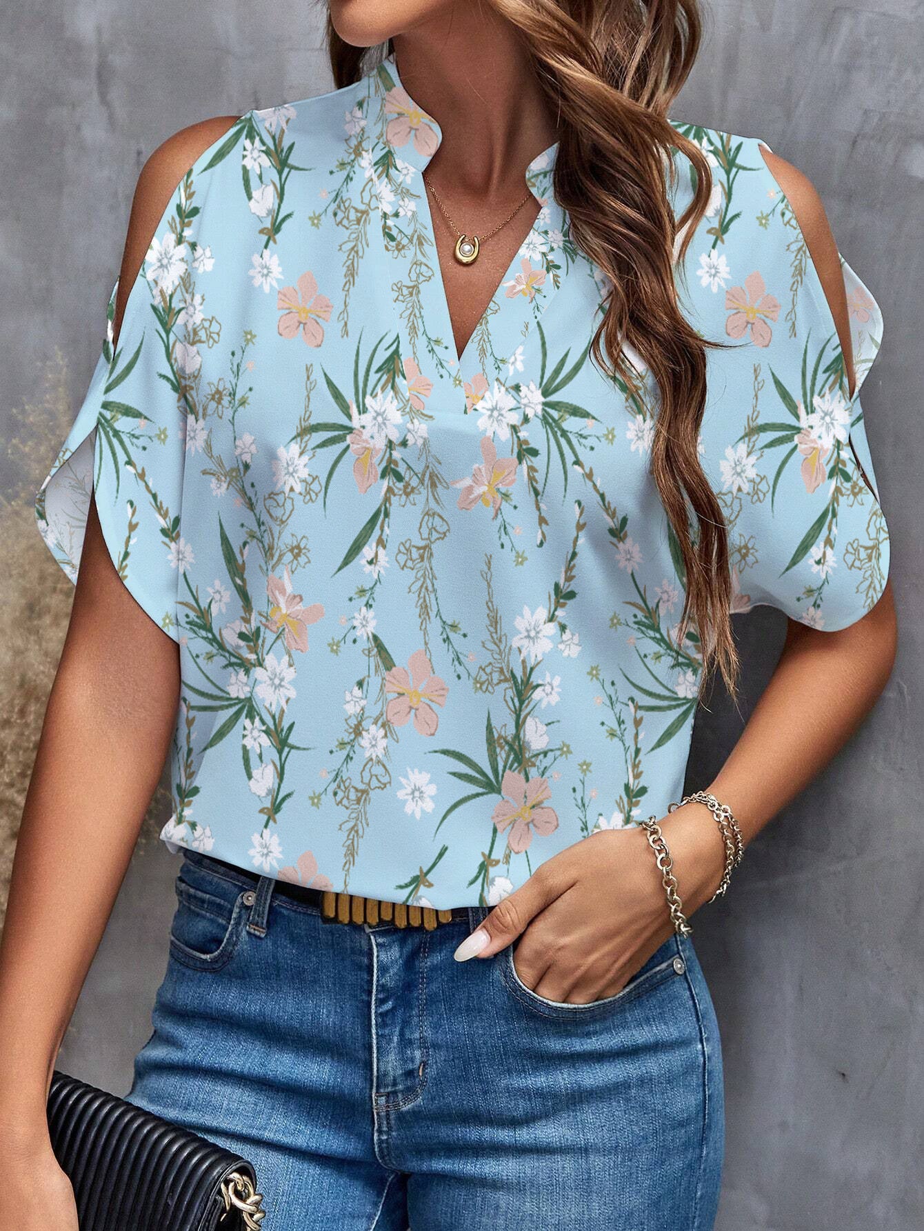 Women's blouse with cold shoulder and floral print Chic und Stil