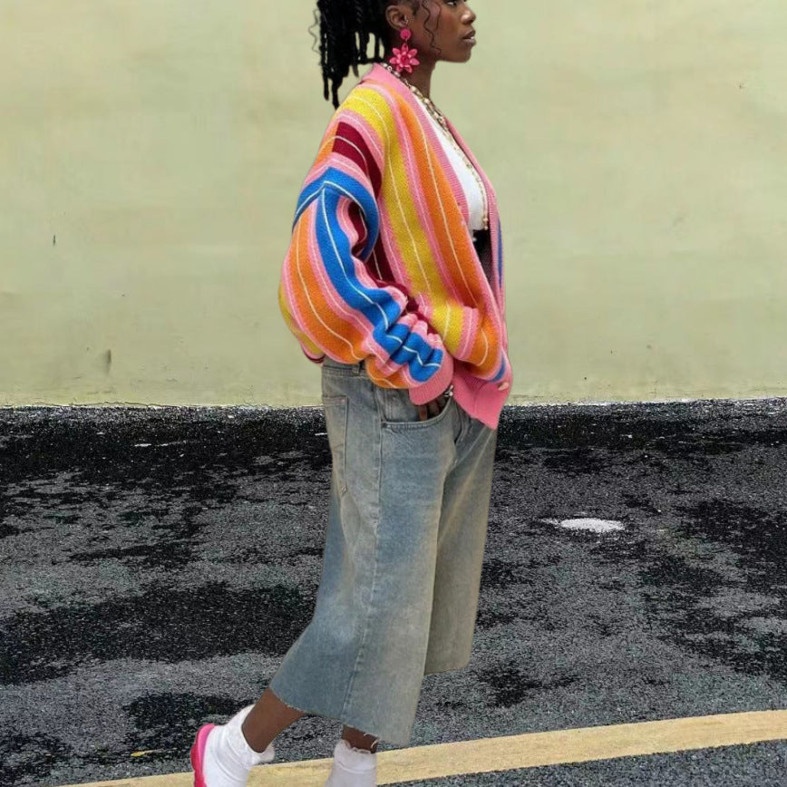 Dames Cardigan en tricot décontracté avec motif rayé coloré et manches oversized Chic und Stil