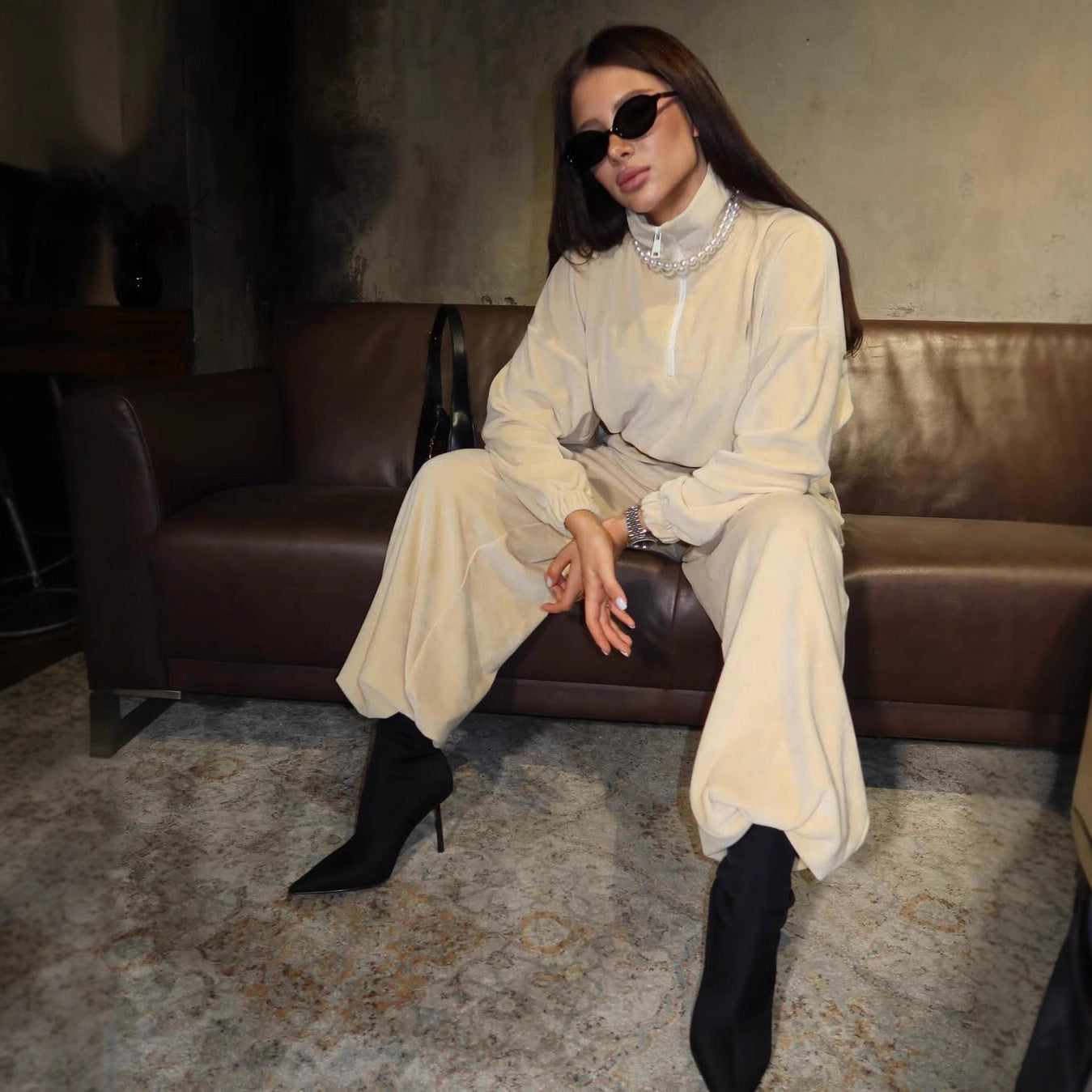 Casual set for women with a short top and comfortable pants Chic and Style