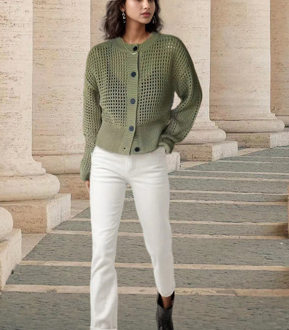 Cardigan pour femmes avec un look en crochet aéré et des boutons pratiques Chic und Still