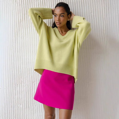 Pull en viscose pour femmes avec encolure en V profonde et larges bords Chic und Stil