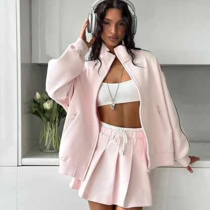 Veste de sport décontractée pour femmes avec fermeture éclair tendance et shorts assortis Chic und Stil