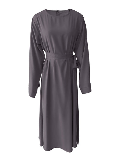 Robe midi pour femmes avec une ceinture de taille élégante et des manches longues Chic und Stil