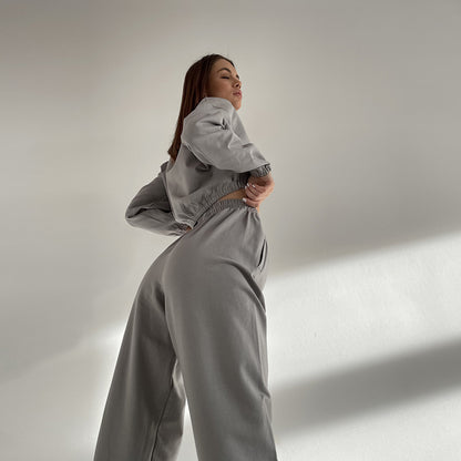 Women's two-piece sports set with cropped top and wide pants Chic und Stil