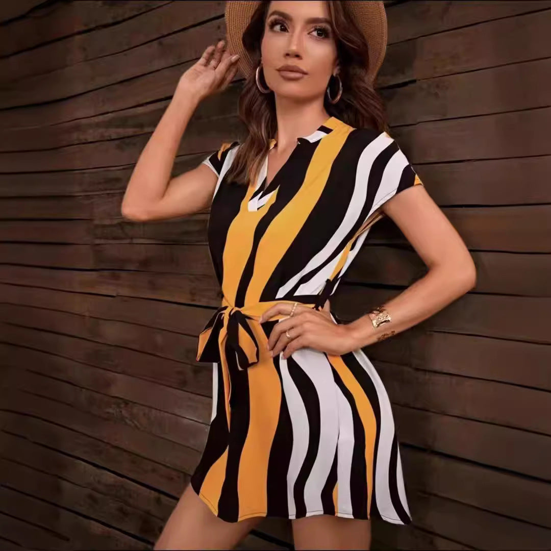 Femme Robe courte à manches courtes élégante avec ceinture à nouer Chic und Stil