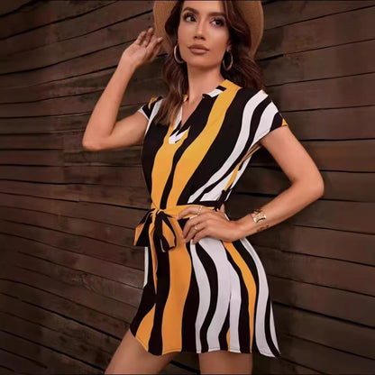 Femme Robe courte à manches courtes élégante avec ceinture à nouer Chic und Stil
