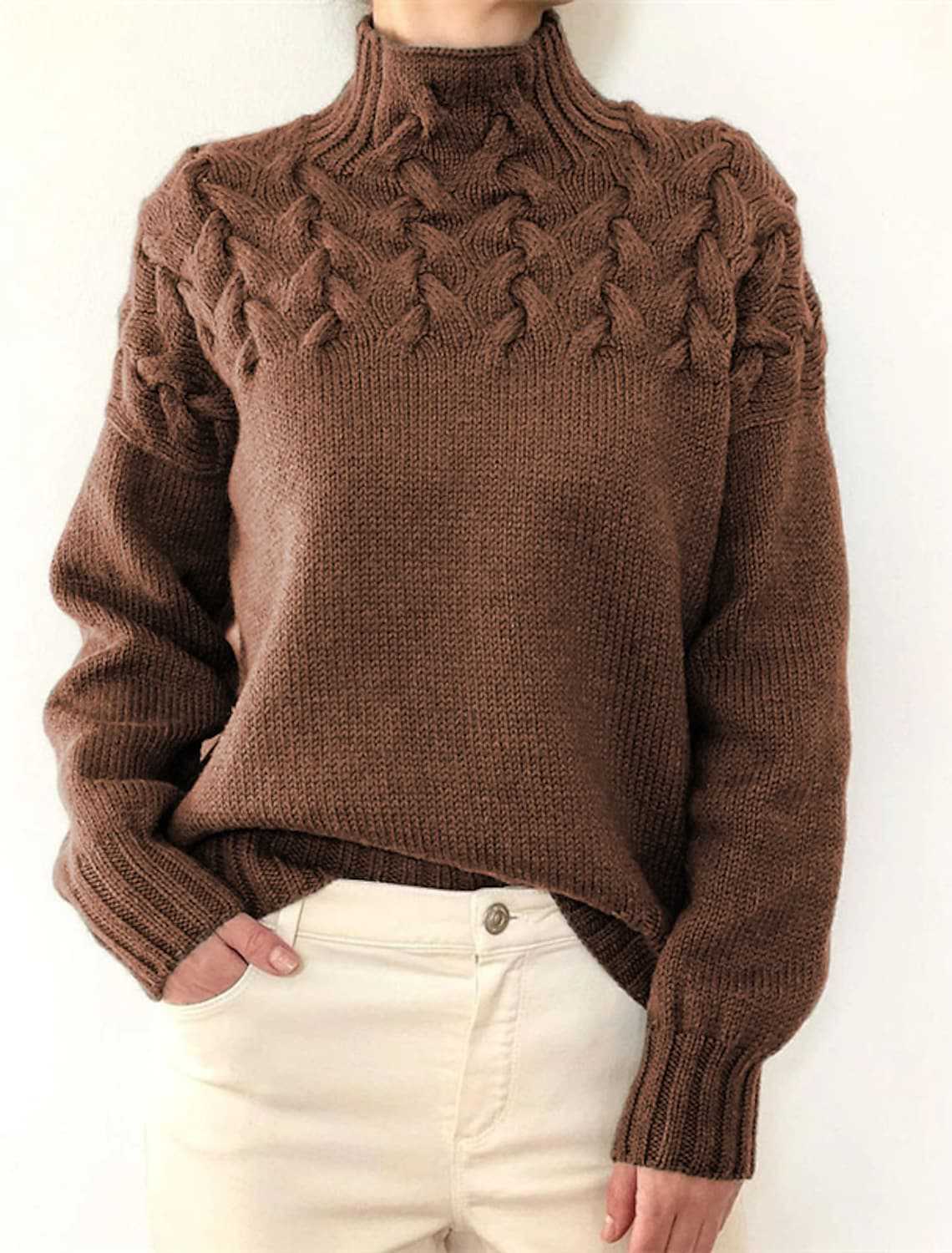Pull-over à col haut pour femmes avec motif en torsades décoratif Chic und Stil