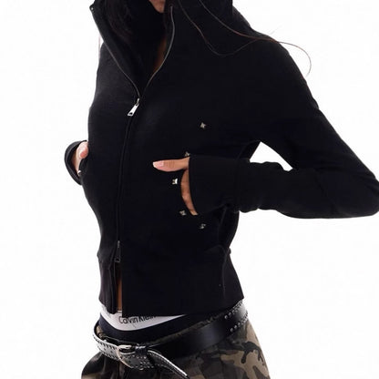 Veste à capuche mode pour femmes avec des clous décoratifs et coupe ajustée Chic und Stil