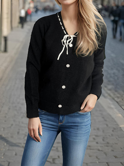 Pull en tricot à la mode pour femmes avec lien fantaisie et boutons décoratifs Chic und Stil