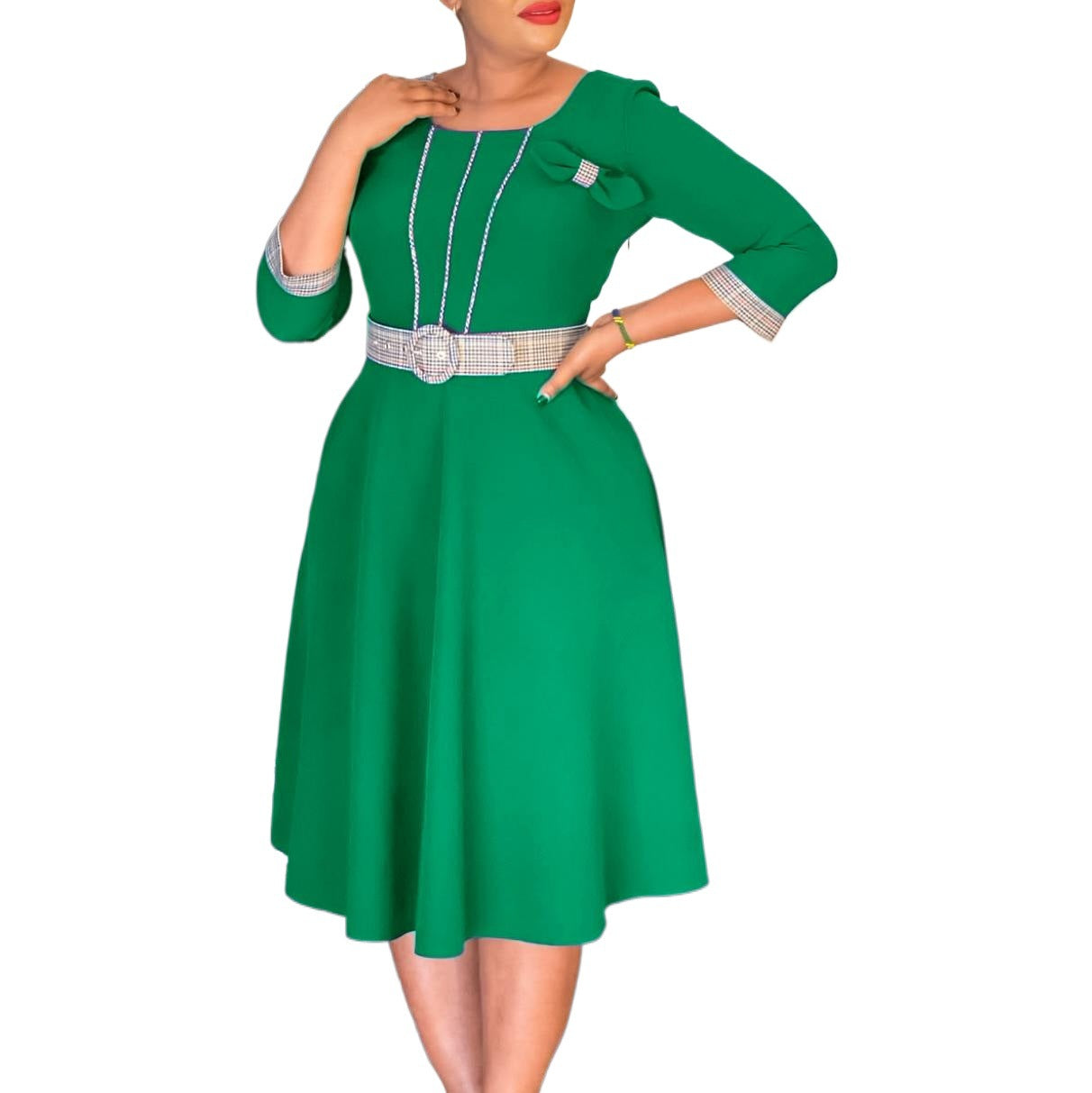 Robe A-ligne pour femme avec ceinture décorative à la taille et détails élégants Chic und Stil