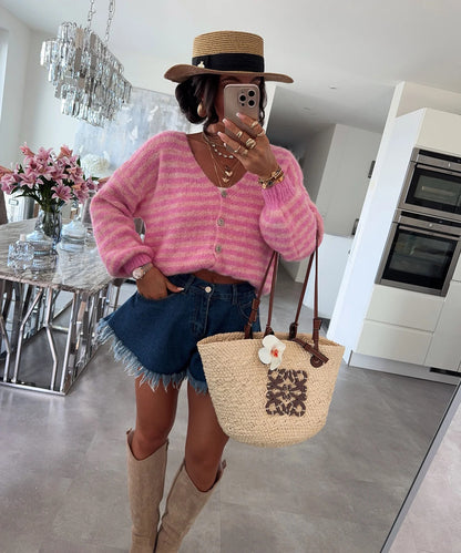 Cardigan en tricot douillet pour dames en laine de haute qualité avec un motif rayé tendance Chic und Stil