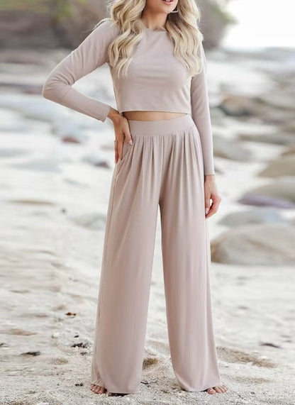 Women's loungewear set with a crop top and wide pants Chic und Stil