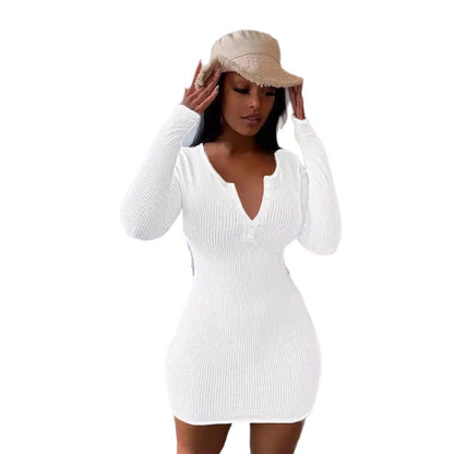 Robe en tricot pour dames avec patte de boutonnage et coupe cintrée Chic und Stil