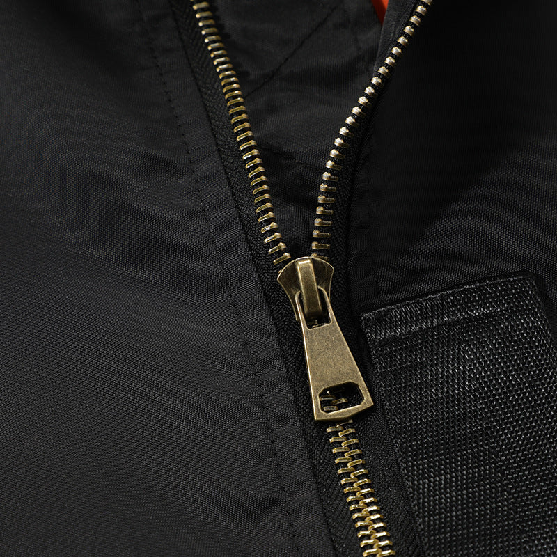 Functional bomber jacket for men with practical pockets and durable material Chic and Style