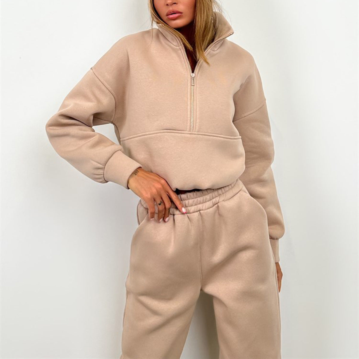 Chic and Style women's sports hoodie and jogging pants set