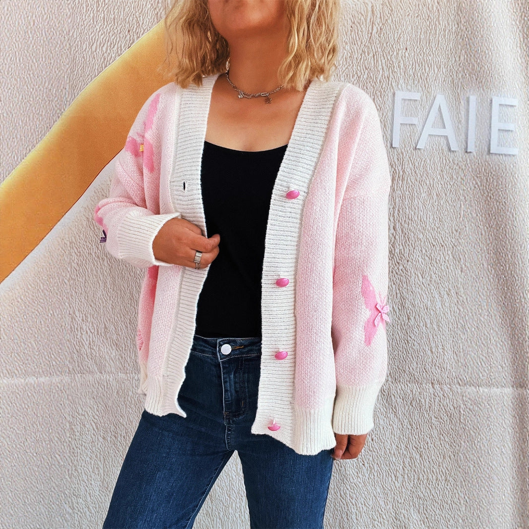 Dame cardigan avec un design de papillon ludique et fermeture à bouton Chic und Stil