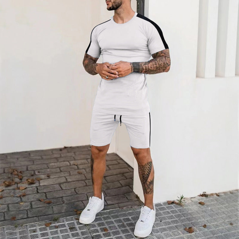 Men's sports set with short sleeves and shorts with contrasting details Chic und Stil