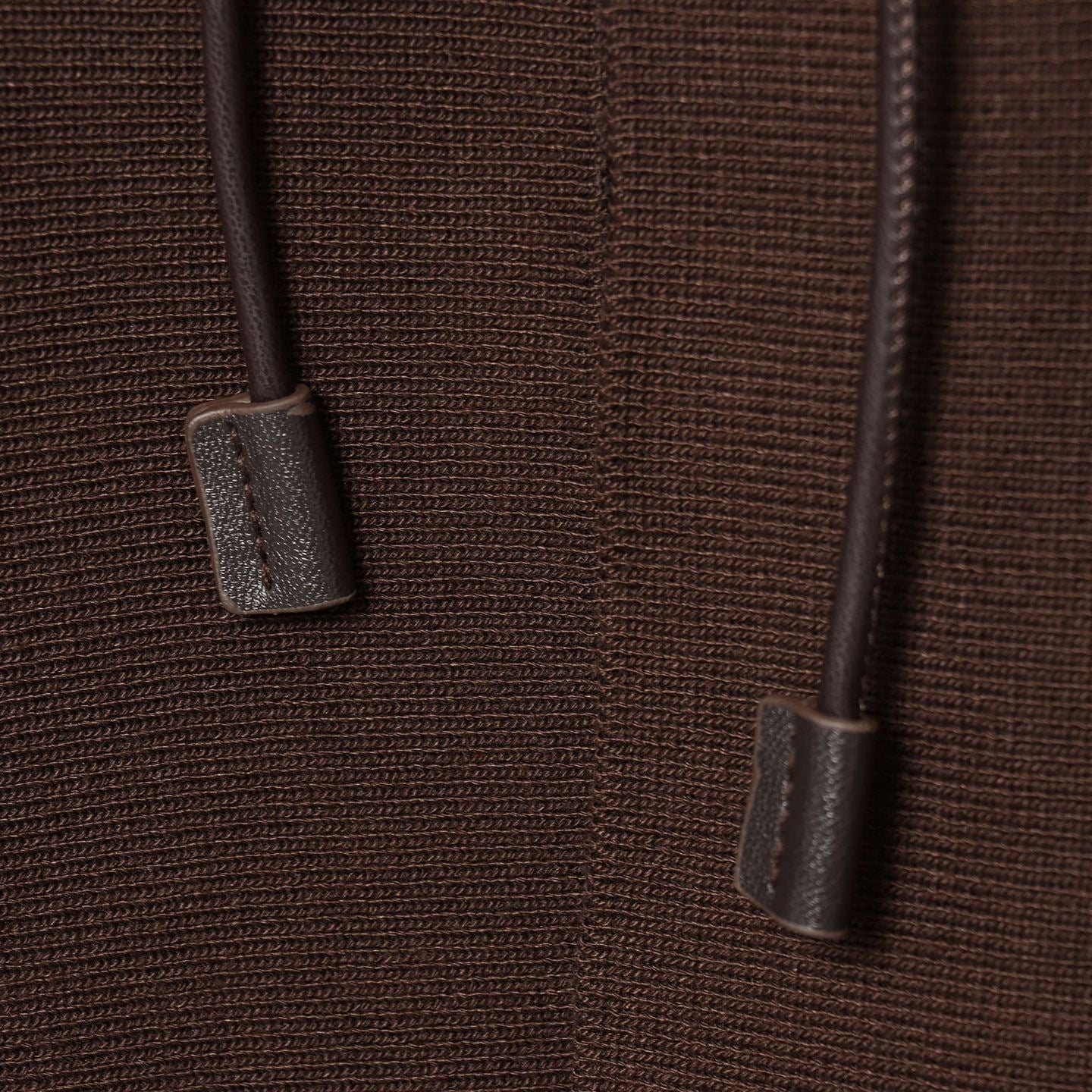 Dames haut ajusté à col en V avec ceinture à nouer Chic und Stil