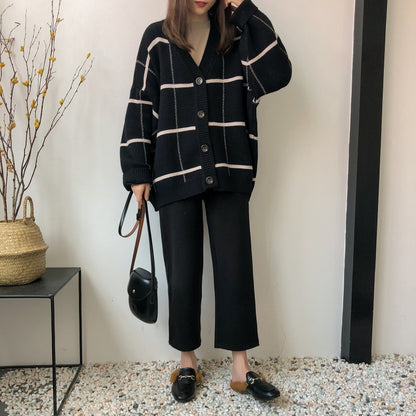 Dames gros tricot cardigan avec un motif à carreaux à la mode et des poches pratiques Chic und Stil