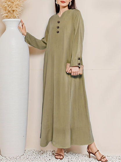 Robe maxi femme avec une élégante patte de boutonnage Chic und Stil