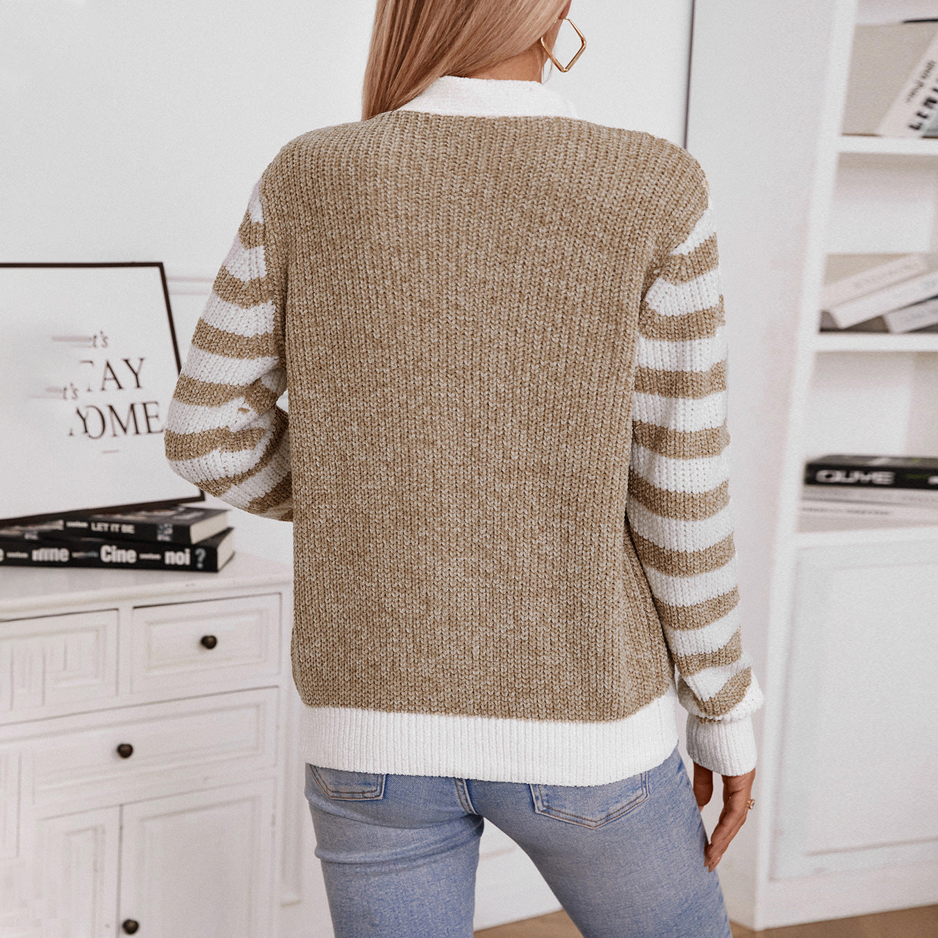 Veste en tricot à la mode pour femmes avec un motif de côtes décoratif et des rayures Chic und Stil