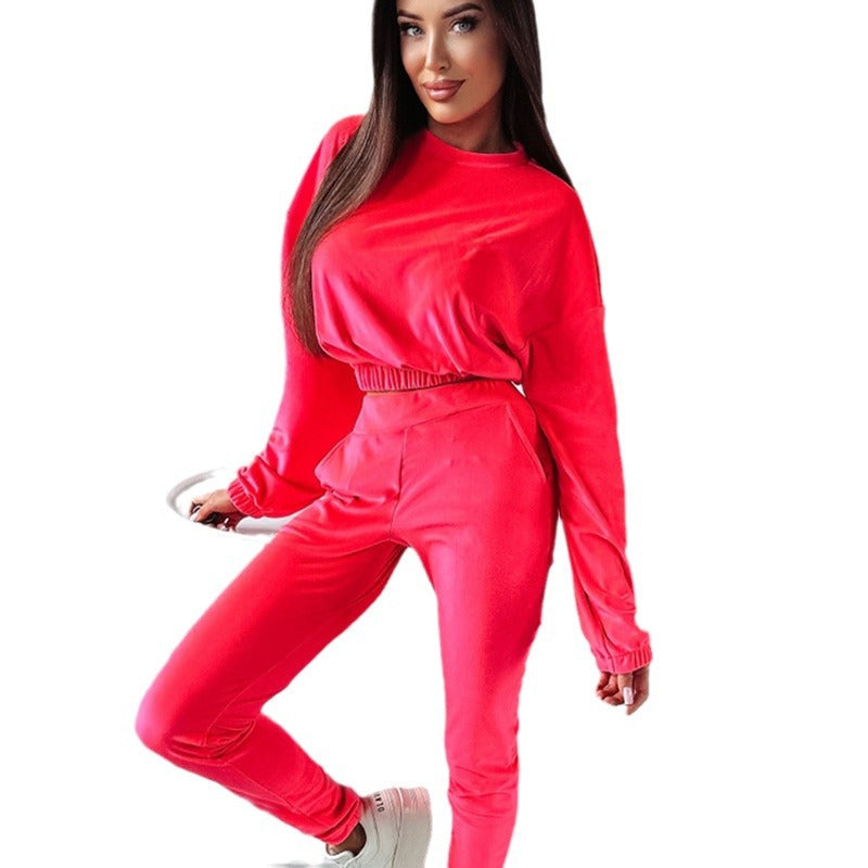 Casual sports outfit for women with short top and elastic pants Chic and Style