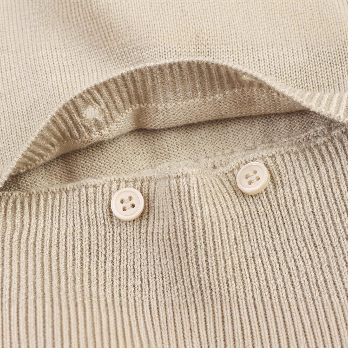 Pull court à la mode pour femmes avec détails de boutons Chic und Stil