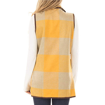 Women's cardigan in warm checkered material with side pockets Chic and Style