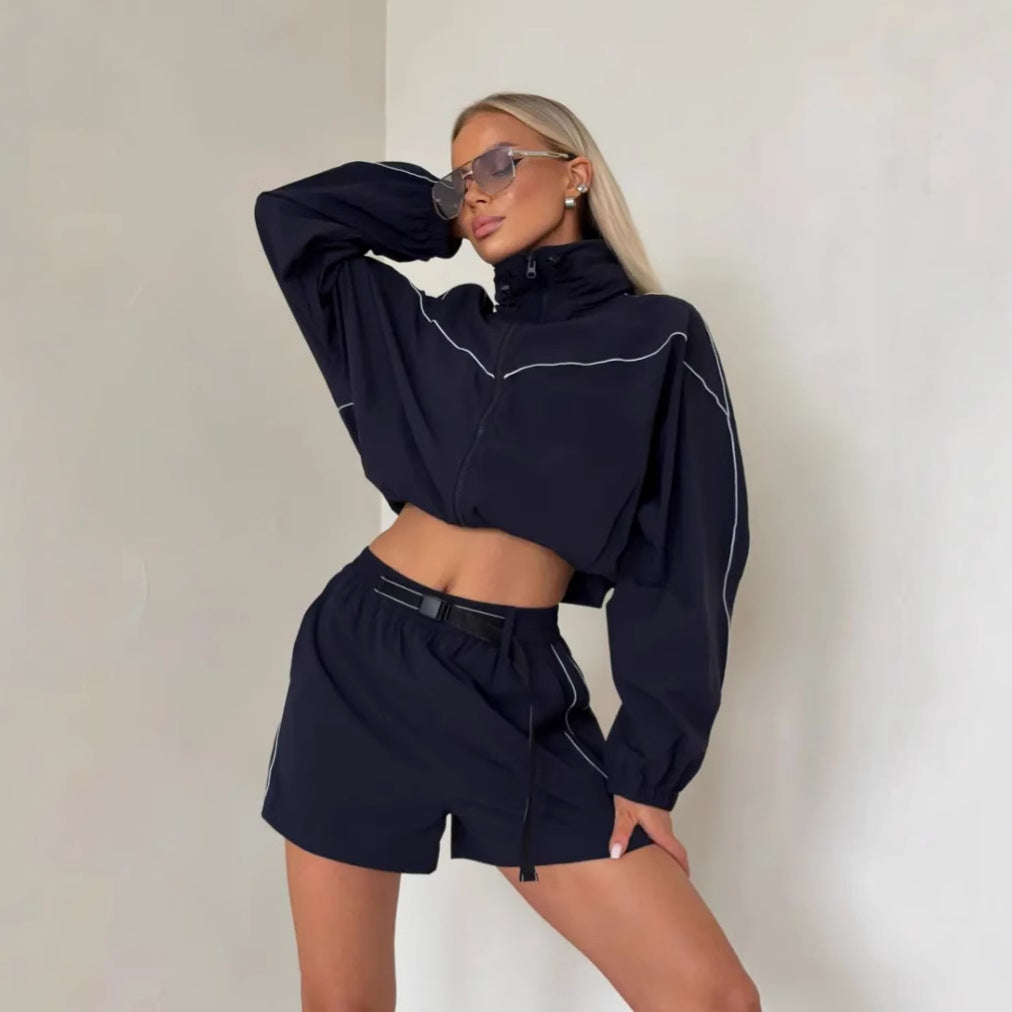 Sport leisure set for women with high collar jacket and Chic und Stil shorts