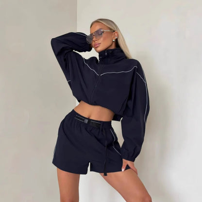 Sport leisure set for women with high collar jacket and Chic und Stil shorts