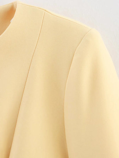 Ladies Elegant Blazer Jacket with Fine Button Details and Practical Pockets Chic and Style