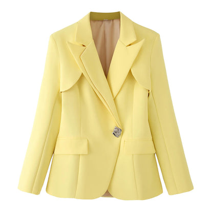 Blazer structuré pour femmes avec des manches à revers élégants et une fermeture décorative Chic und Stil