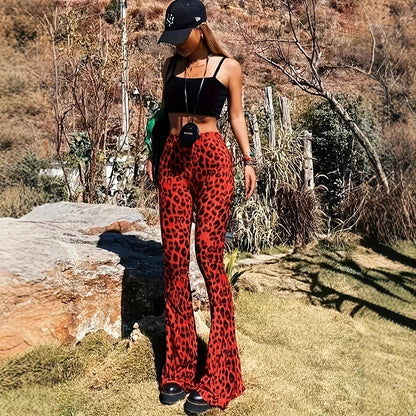 Flared leggings for women with a trendy leopard pattern Chic und Stil