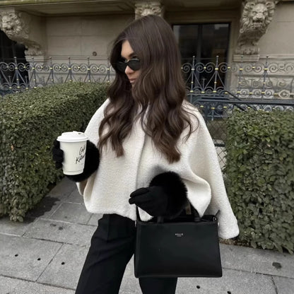 Dames élégant veste à capuche à coupe polyvalente en textile luxueux Chic und Stil