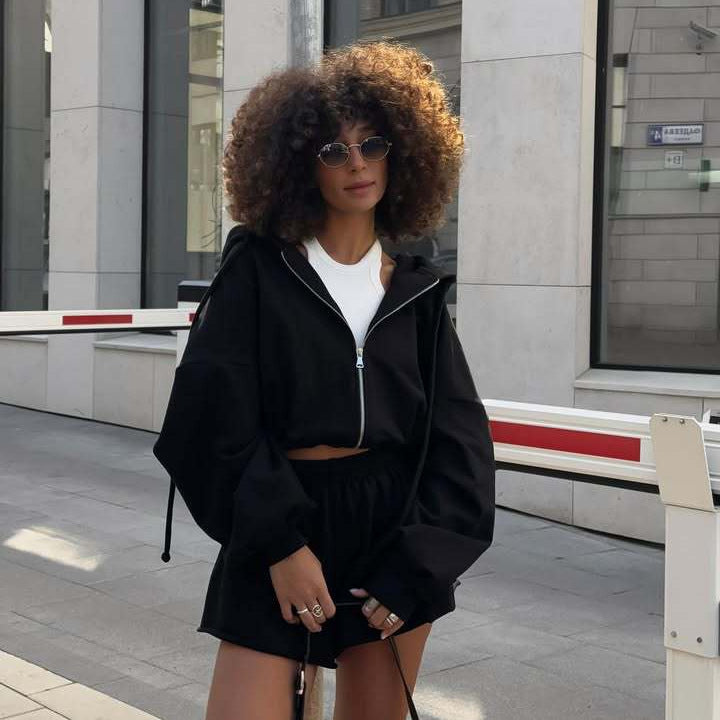 Casual hoodie and shorts set Chic und Stil for women